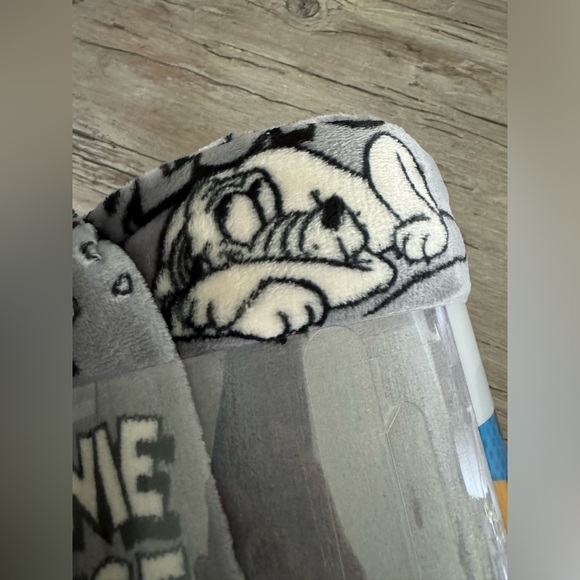 Disney Mickey & Friends Oversized Plush Throw Blanket - Picture 7 of 9